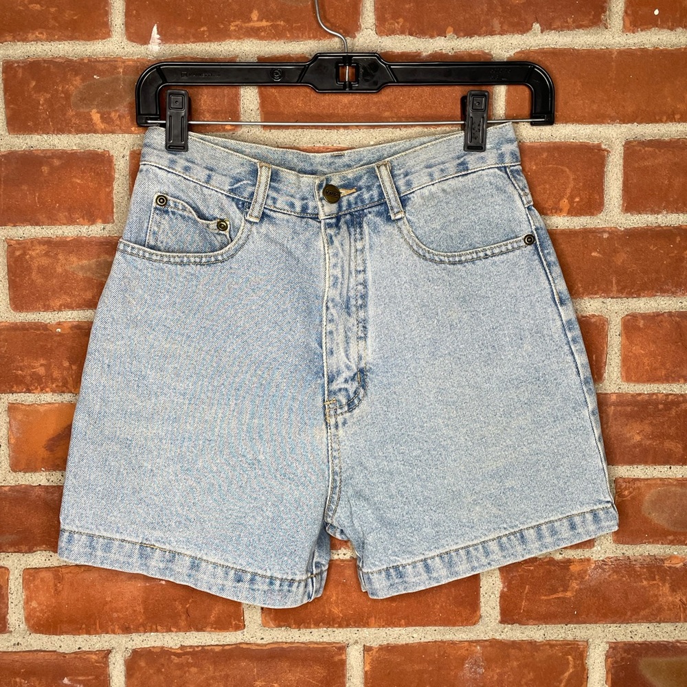 Vintage 90’s Rover light wash high waisted denim shorts